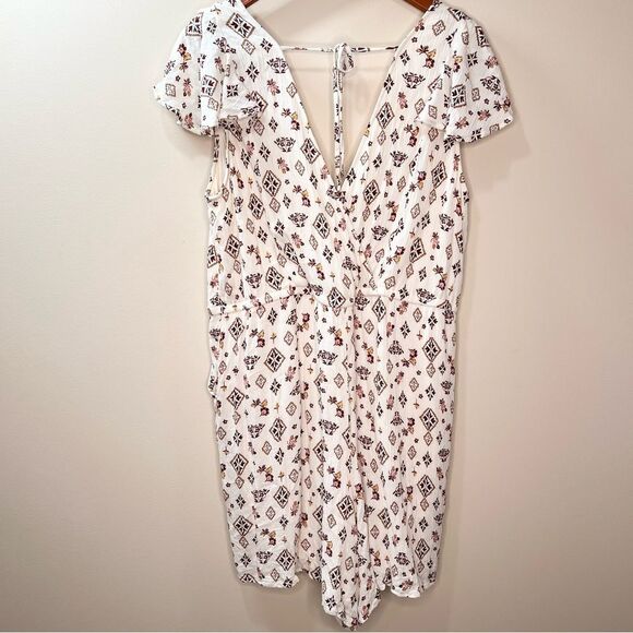 Torrid Surplice Gauze Romper Tie Back Flutter Sleeve Size 2, 2X 18/20 EUC - Picture 7 of 11